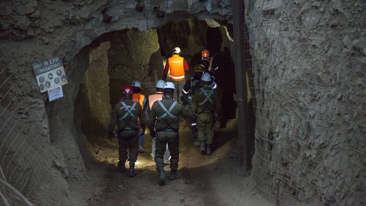 Trabajadores mantienen el vínculo laboral pero no perciben su sueldo mientras dure la suspensión perfecta de labores, la cual tiene un tope de 90 días. Foto: EFE