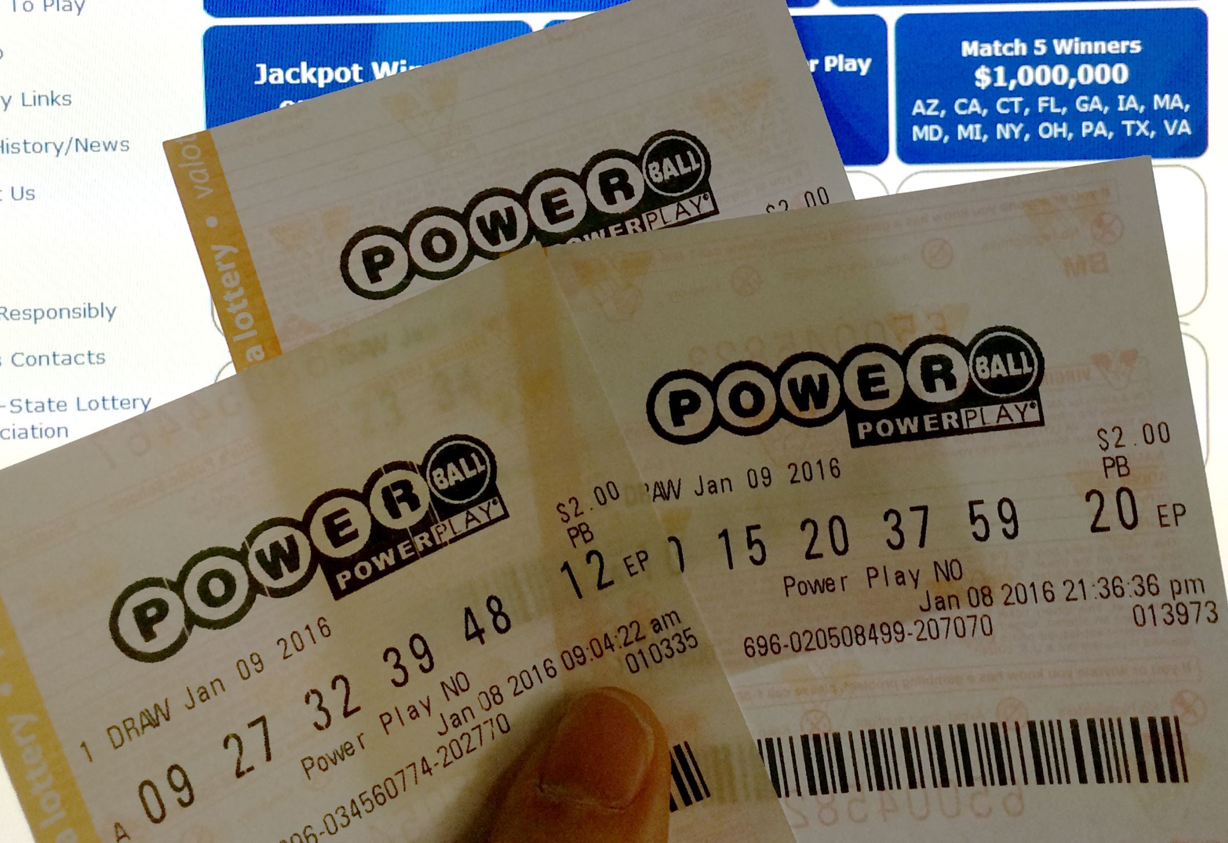 Los plazos límite para la venta de boletos del Powerball varían según la jurisdicción. (Foto: KAREN BLEIER / AFP)