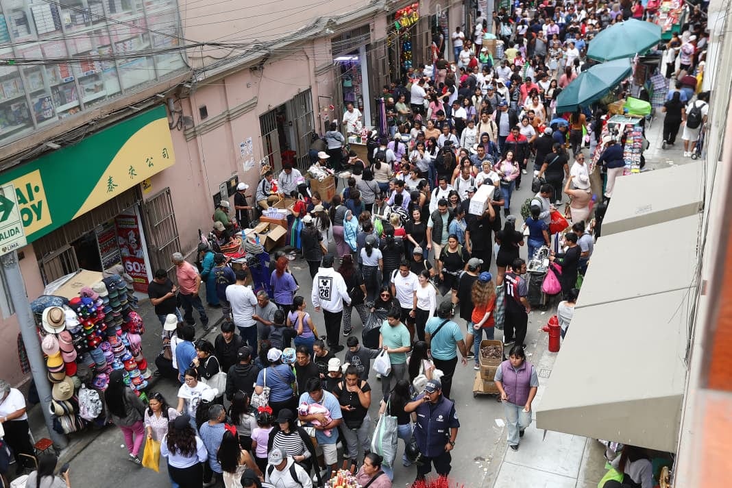 La mayor liquidez por gratificación y retiro de AFP impulsará el gasto en la semana previa a Navidad, consolidando a diciembre como la temporada comercial más fuerte del año.Fotos Jesús Saucedo /GEC