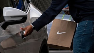 Zapatillas de On y Hoka ponen presión a antiguos modelos de Nike