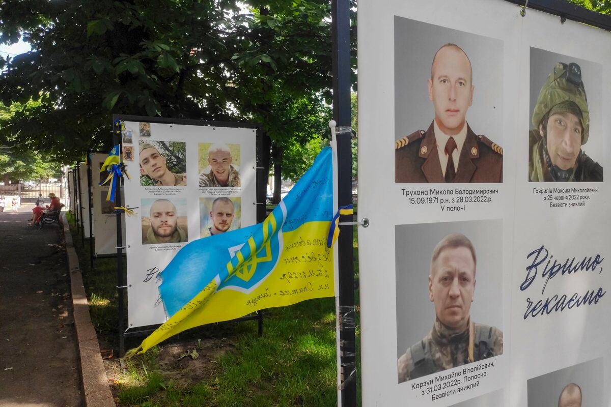 Ha pasado exactamente un año desde que supieron algo de él antes de que las posiciones que defendía fueran tomadas por las fuerzas rusas. (Foto: EFE)