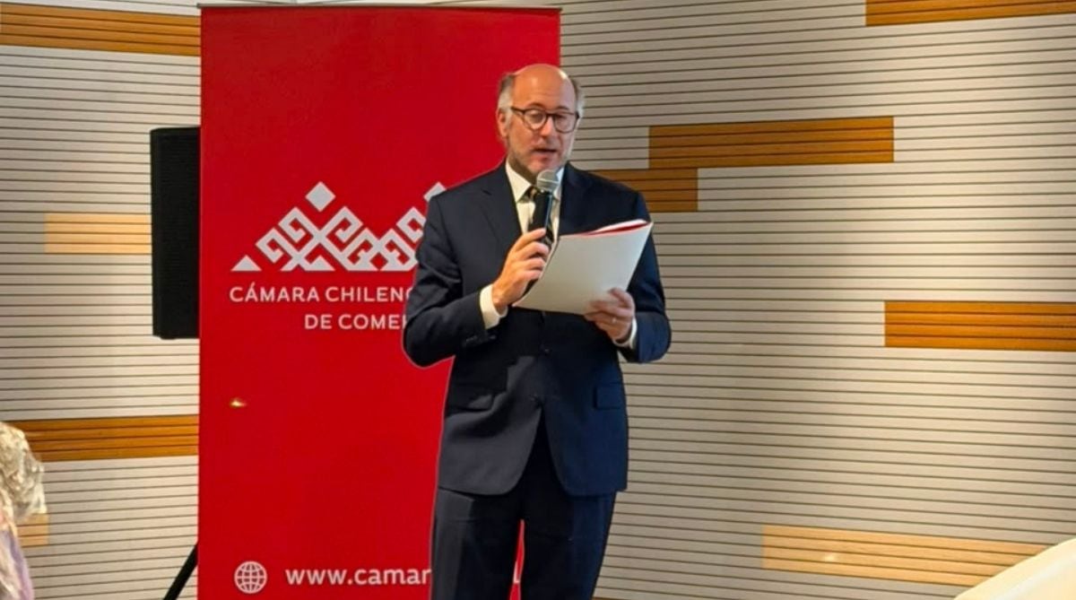 Jaime de Orbegoso, presidente del directorio de la Cámara Chileno Peruana de Comercio, destacó que el principal reto para las empresas ya no es adoptar la inteligencia artificial, sino establecer mecanismos de gobernanza para su uso.