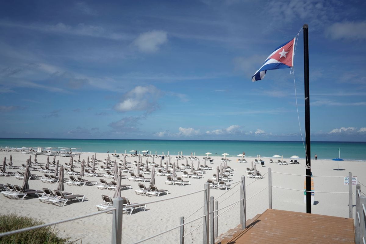 A view of a nearly deserted beach amid concerns about the spread of the coronavirus disease (COVID-19) in Varadero, Cuba, October 23, 2020. Picture taken October 23, 2020. (REUTERS/Alexandre Meneghini).