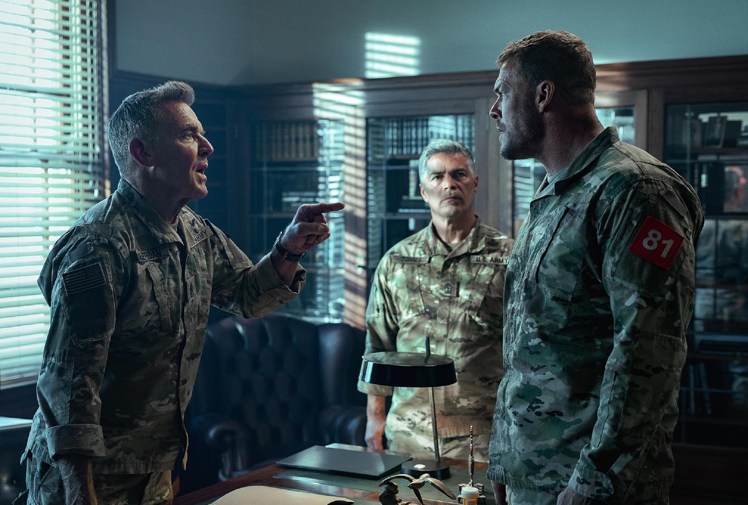 Dennis Quaid, Esai Morales y Alan Ritchson son parte del elenco de la película de acción y ciencia ficción "Máquina de guerra" (Foto: Netflix)