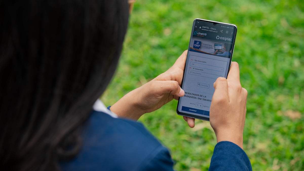 Perú registró 41,350,008 líneas móviles (pospago, control y prepago) al cierre del 2023, mostrando una ligera contracción frente a 2022.