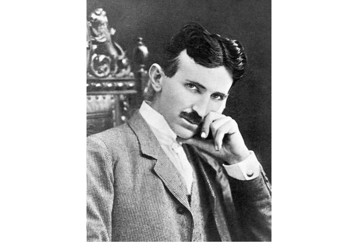 Nikola Tesla también es asociado con una vida solitaria dedicada a la ciencia y la invención. | Crédito: The History Rat