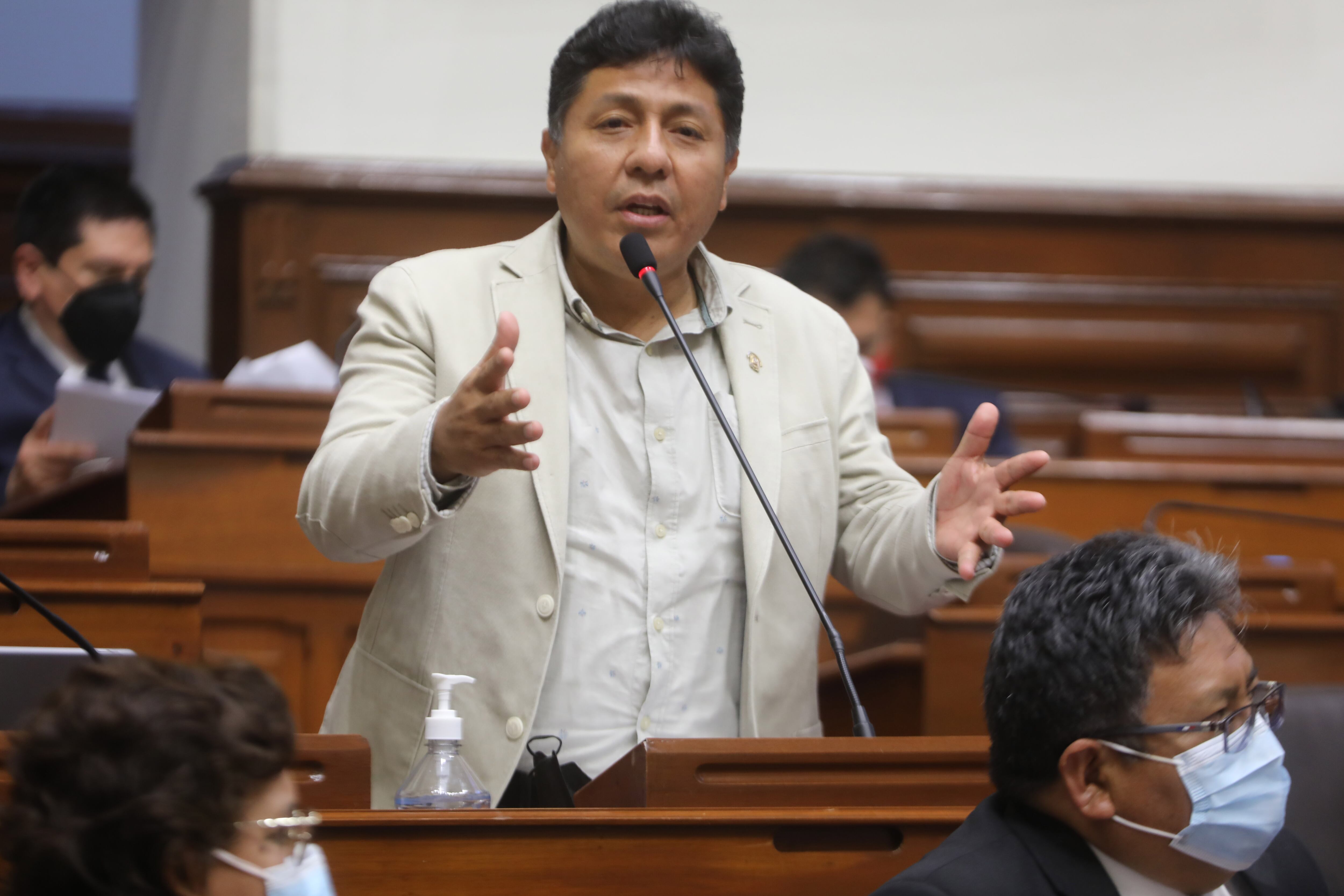 Congresista Doroteo señala que la denuncia de su exasesora es parte de un complot de su partido para sacarlo del Parlamento. (Foto: Congreso)
