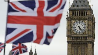 La economía británica se contrajo 0.2% entre mayo y julio