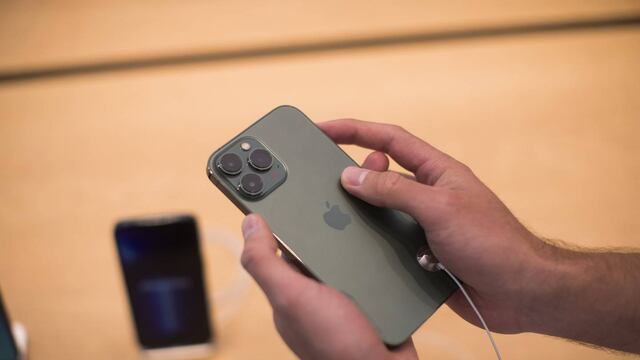Apple mantendrá estable producción de iPhone en difícil mercado
