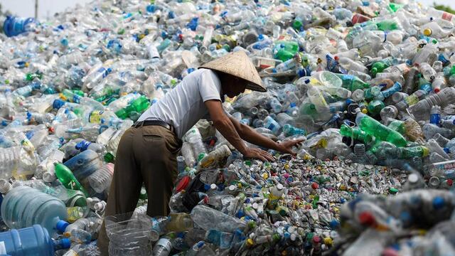 Tres ejecutivos globales hablan del reciclaje: ¿cuál es su visión sobre el plástico?