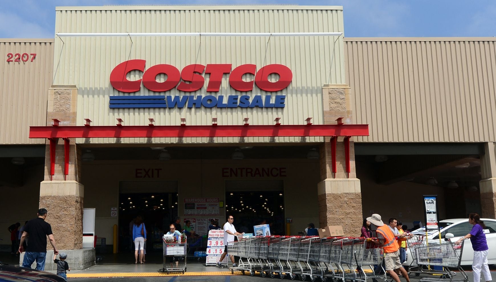 Si hasta ahora tenías que manejar horas para ir a un Costco, revisa si alguna de las nuevas tiendas que abrirán en marzo y abril estará cerca de tu ciudad (Foto referencial: Frederic J. Brown / AFP)