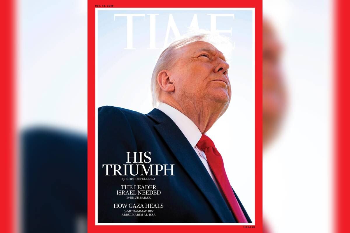 Fotografía divulgada por la revista Time donde aparece su última portada con la foto del presidente de Estados Unidos, Donald Trump, y los títulos 'Su triunfo', 'El líder que Israel necesitaba', y 'Cómo sana Gaza'. Foto: Time