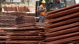 China recorta pedidos de cobre ante precios altos