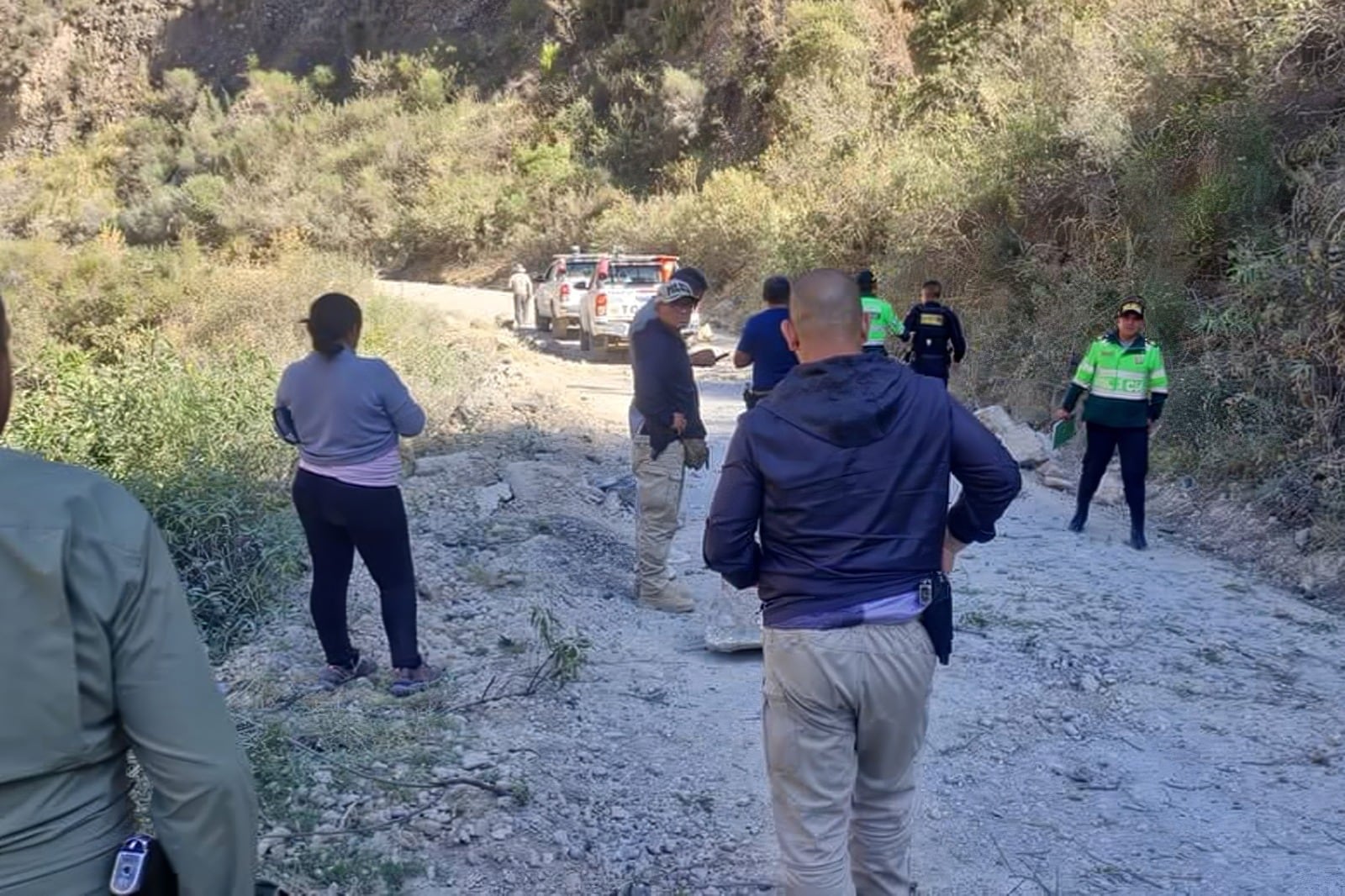 Tras el temblor de magnitud 5 los bomberos y efectivos policiales de Chupaca, Huayucachi y Chongos Alto realizan patrullajes preventivos en las zonas afectadas. Foto: Mininter.