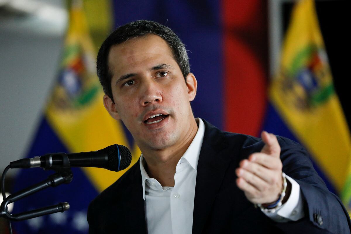 El líder opositor de Venezuela, Juan Guaidó, durante una conferencia de prensa del partido Voluntad Popular en Caracas, Venezuela. (Foto; Reuters)