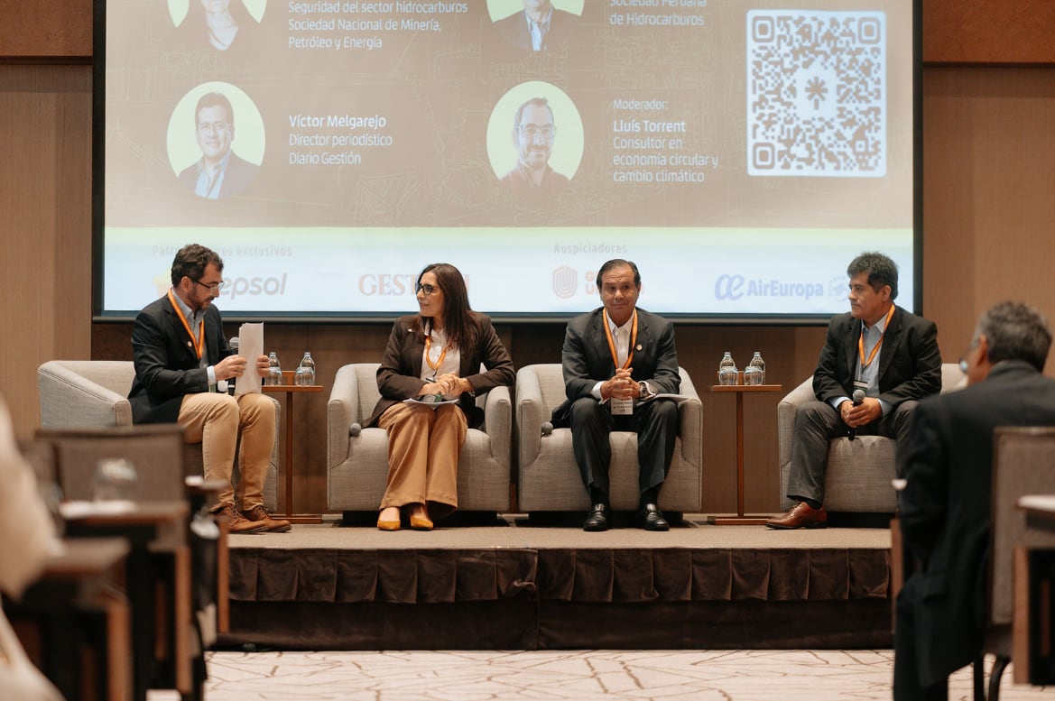 De derecha a izquierda, Lluís Torrent, Elena Mendoza, Felipe Cantuarias y Víctor Melgarejo. (Foto: cortesía de la Cámara de Comercio de España)