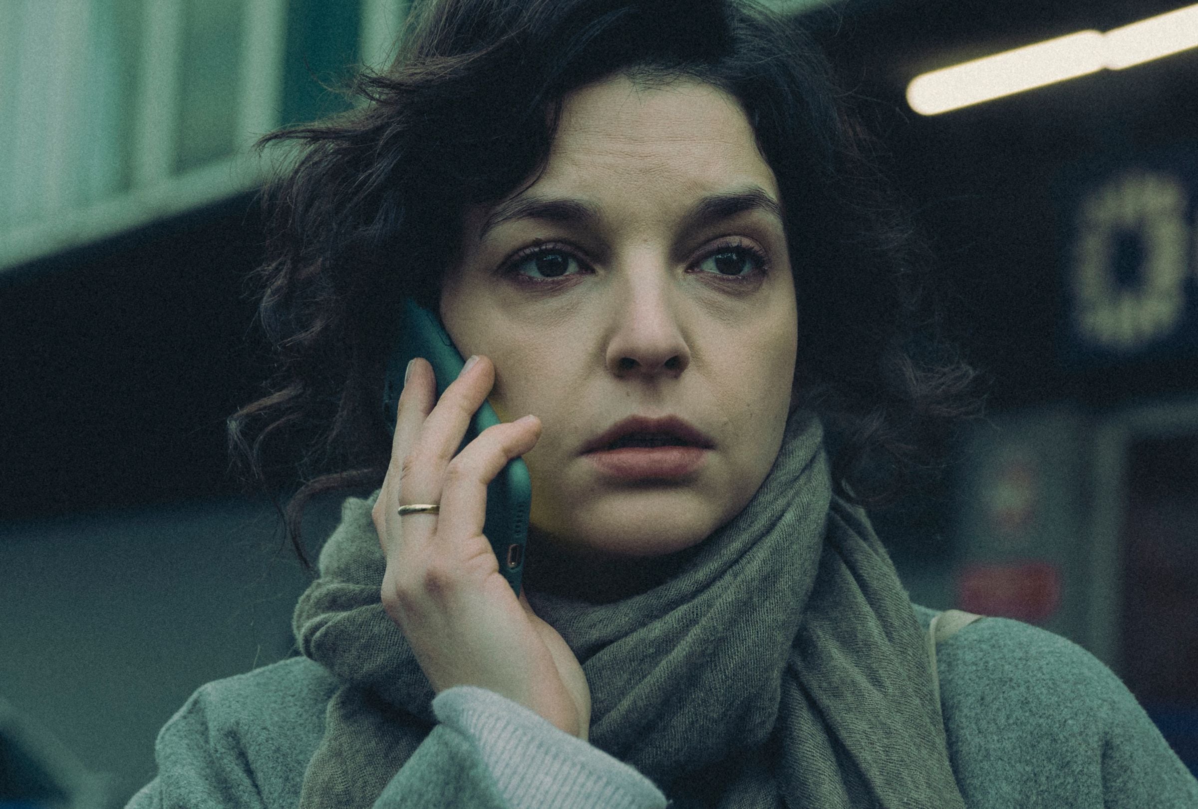 En la serie "Solo una mirada", la actriz polaca Maria Dębska interpreta a Greta, una diseñadora cuya vida se desmorona tras el hallazgo de una fotografía (Foto: Netflix)