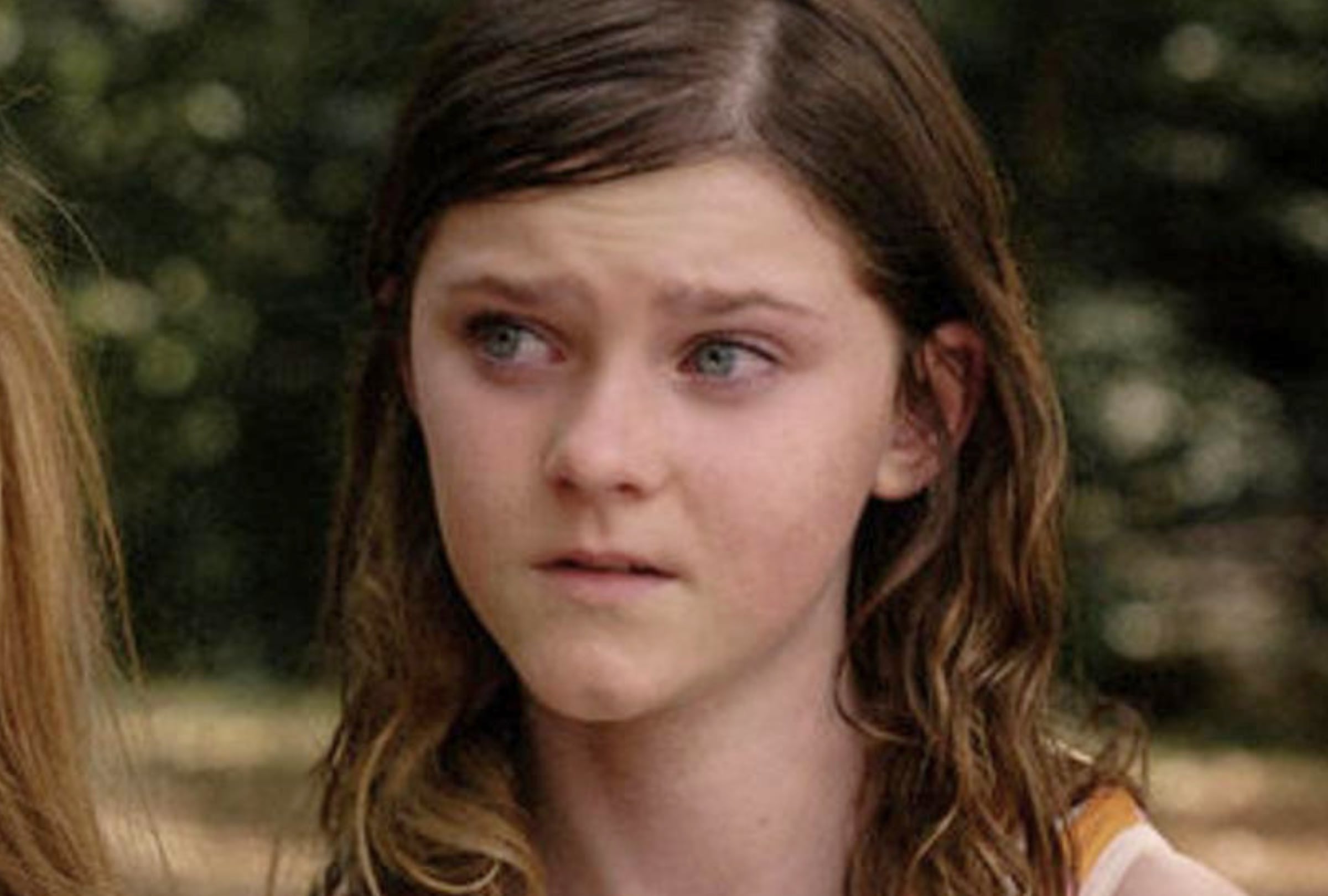 Gwendolyn Sundstrom como Grace en una escena de la serie de terror "Crystal Lake" (Foto: A24 / Peacock / Sky / HBO Max)