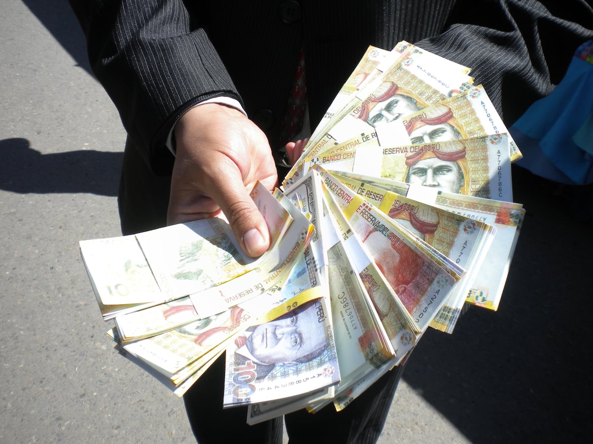 ¿Cuánto pagará un trabajador en impuestos este 2024 con la nueva UIT? (Foto GEC Archivo)
<div>
<a href="https://www.tiendaelcomercio.com/" target="_blank">
<img src="https://cloudfront-us-east-1.images.arcpublishing.com/elcomercio/N2IC6BCOGNBSZG2G3IU7QVJD2Y.jpg" width="100%">
</a>
</div>