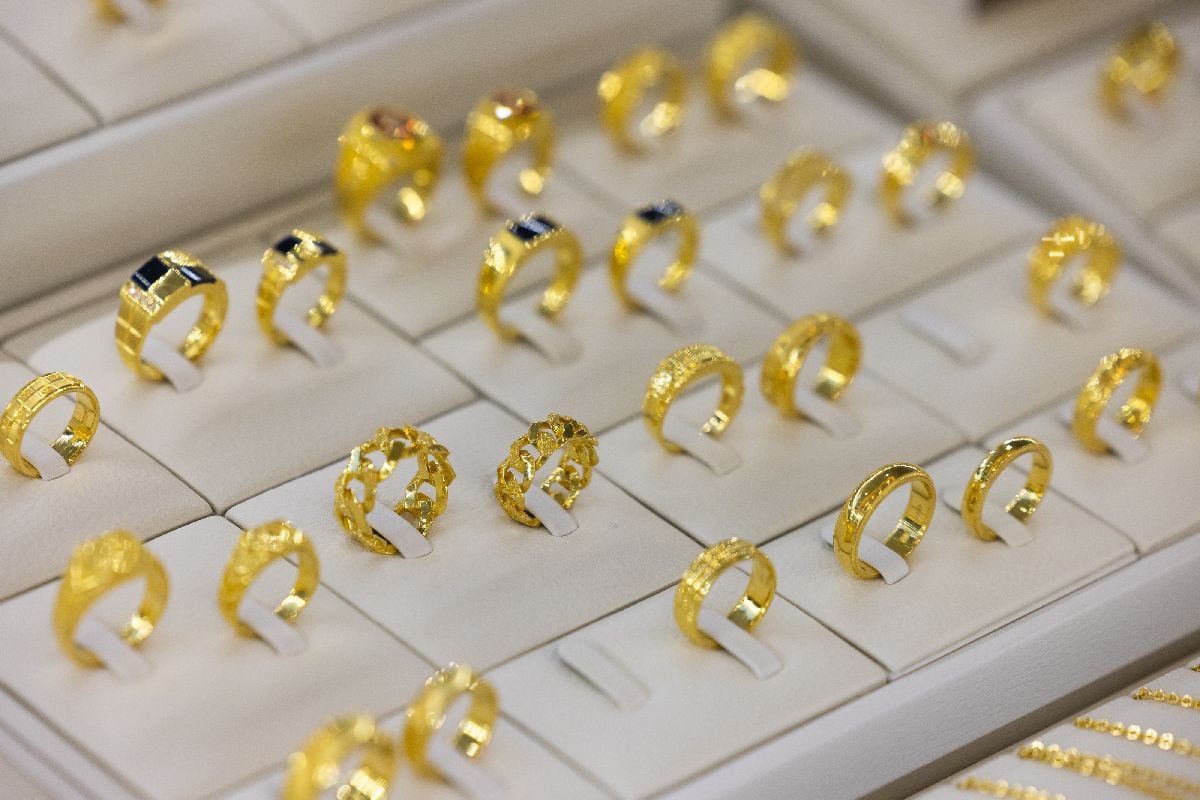 Anillos de oro expuestos en la tienda de la Bolsa de Oro de Corea en Seúl, Corea del Sur, el miércoles 2 de marzo de 2022. Fotógrafo: SeongJoon Cho/Bloomberg