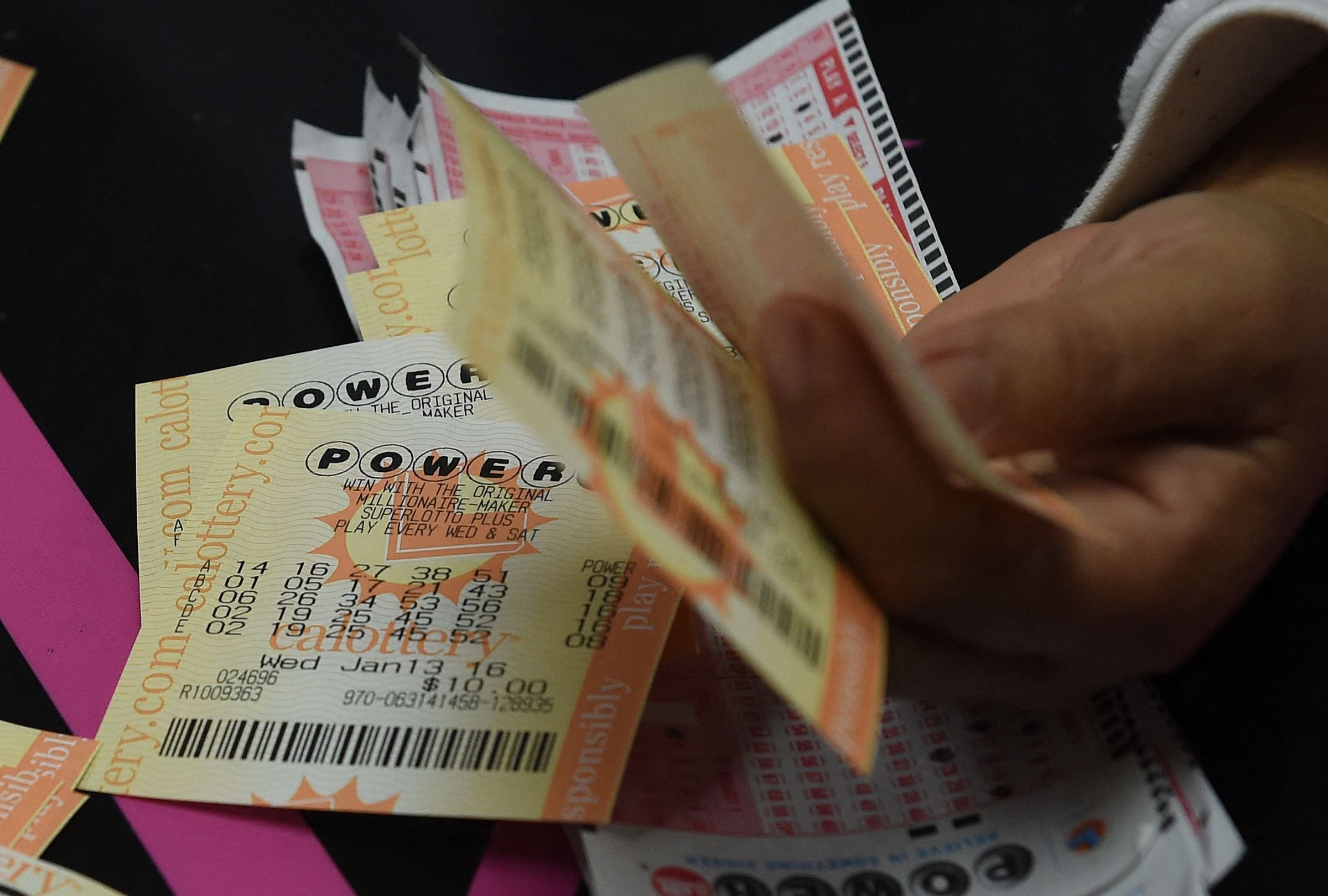Revisa esta nota para conocer los números ganadores del Powerball en el sorteo del 07/02/2026 y averiguar si el premio mayor ya tiene dueño. (Foto: MARK RALSTON / AFP)