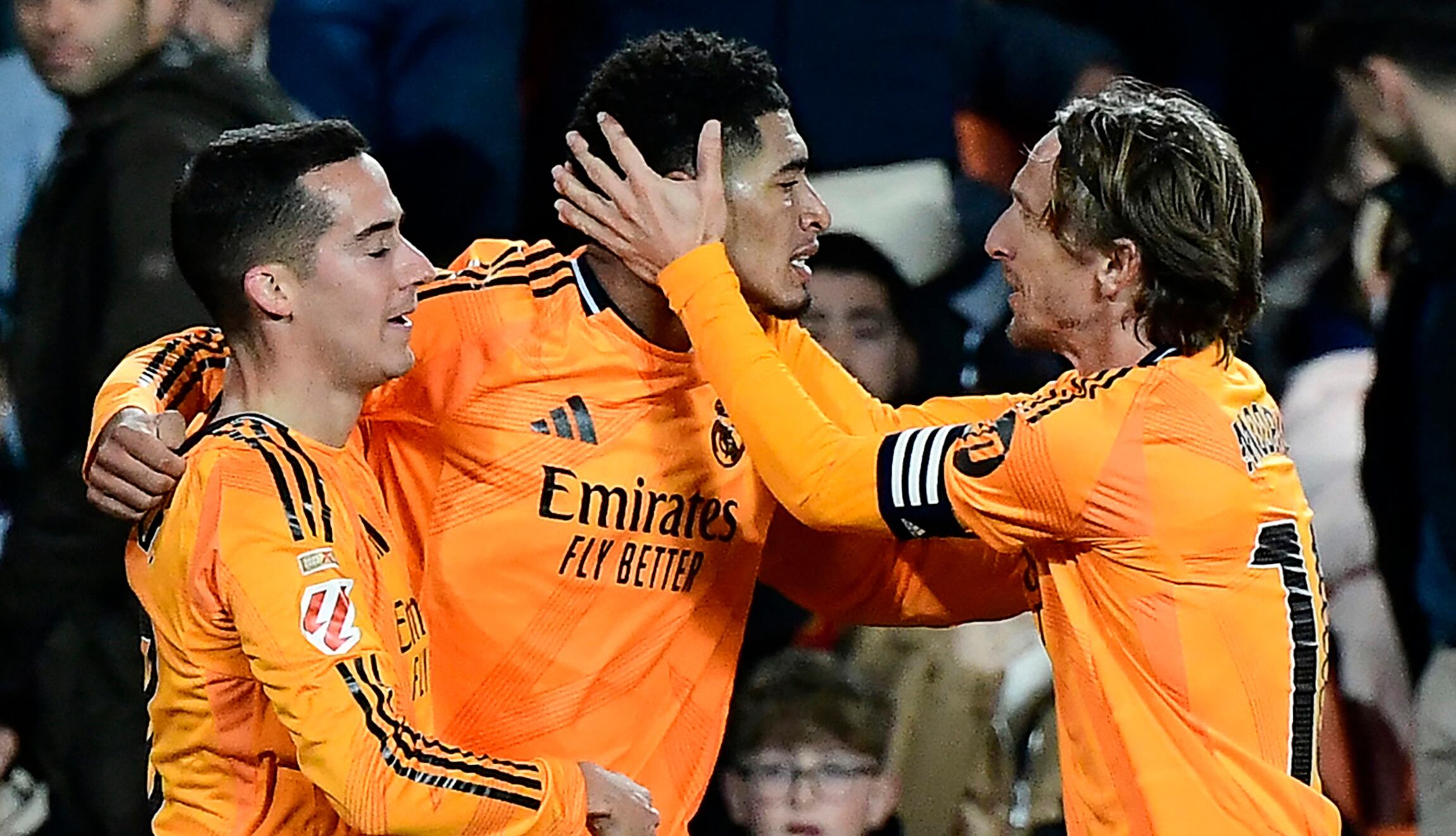 Real Madrid viene de vencer por 2-1 a Valencia en Mestalla sobre el final, con goles de Luka Modrid y Jude Bellingham. (Foto: AFP)