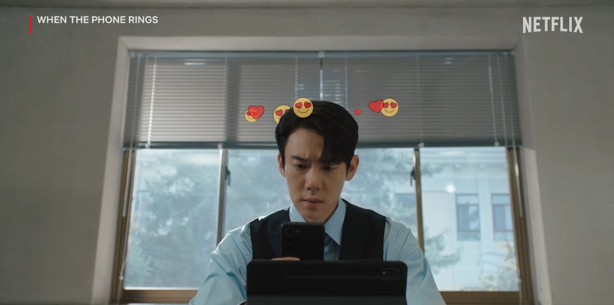 Hong Hee-joo le enviará por error un emoji de amor a su esposo (Foto: Cuando el teléfono suena / Netflix)