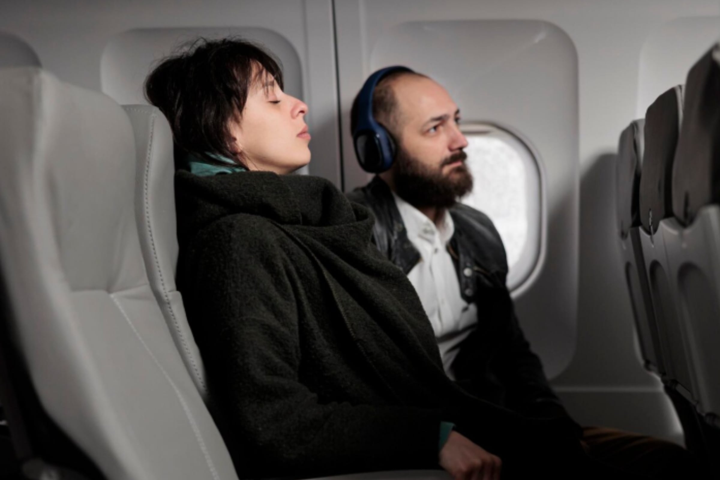 Ciertos pasajeros suelen presentar un profundo temor ante las turbulencias. (Crédito: freepik / Referencial)