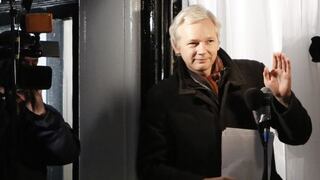 Assange deja la "puerta abierta" a terminar su encierro en Londres
