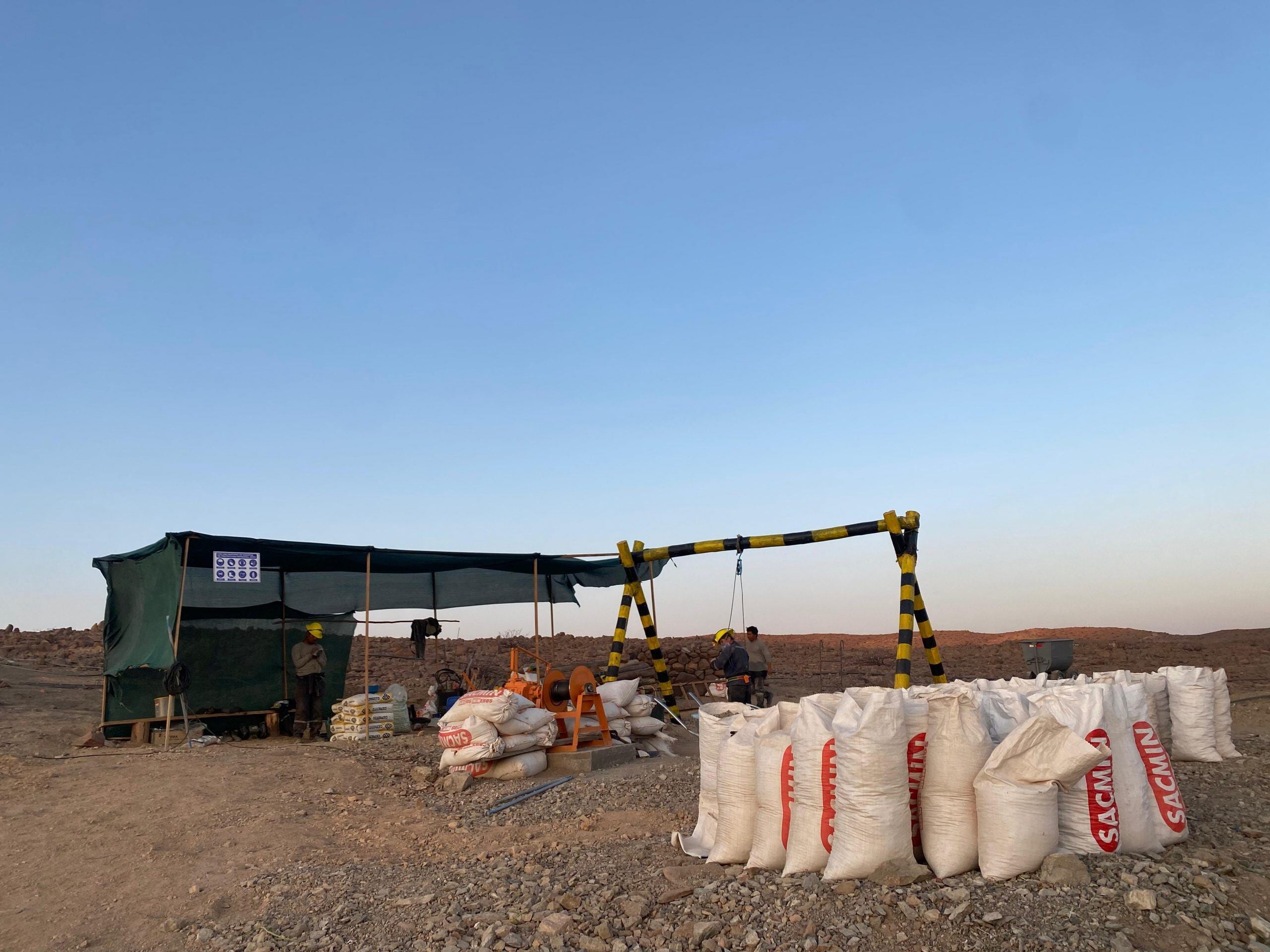 Nativo tiene intereses en proyectos auríferos en Perú. La estrategia de la compañía se basa en tres actividades principales: extracción primaria de oro, procesamiento de mineral de oro y recuperación de oro de relaves.