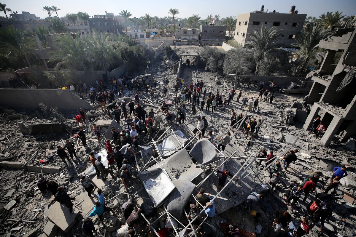 En la misma línea, la ama de casa Nahed Mejael, de 52 años, dijo a EFE que “las amenazas actuales generadas por la guerra en Gaza animaron a una parte de la gente a votar”.(Foto de AFP)