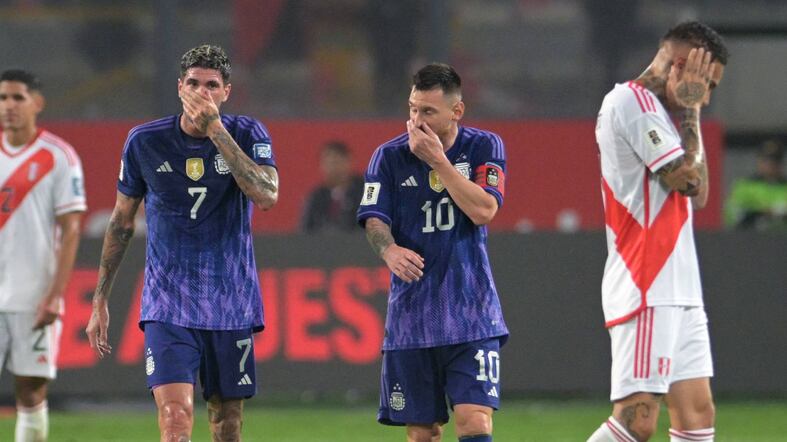 Perú se aleja del sueño mundialista: perdió 2-0 ante Argentina con dos goles de Messi
