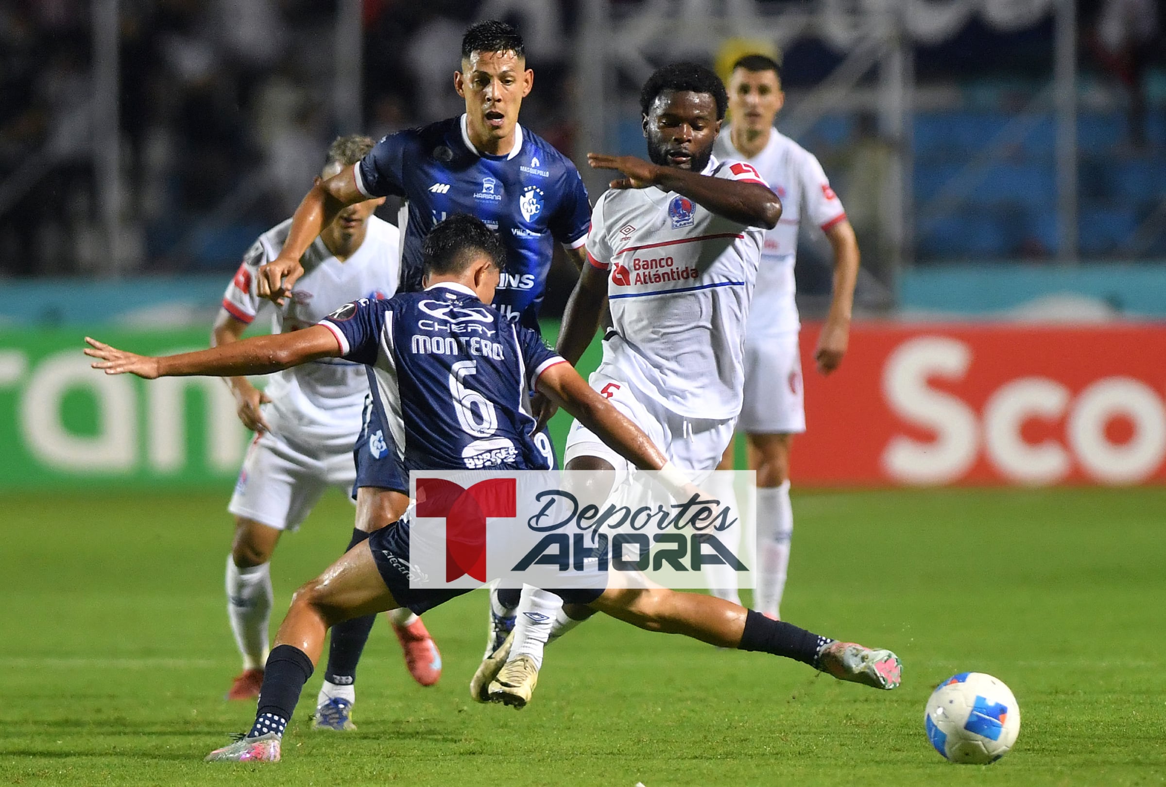SAN JOSÉ (COSTA RICA), 18/11/2025.- Cobertura oficial de Telemundo Deportes AHORA para ver el partido Costa Rica vs. Honduras hoy por la fecha 3 del Grupo C de las Eliminatorias Concacaf rumbo a la Copa del Mundo 2026. FOTO DE ORLANDO SIERRA PARA AFP