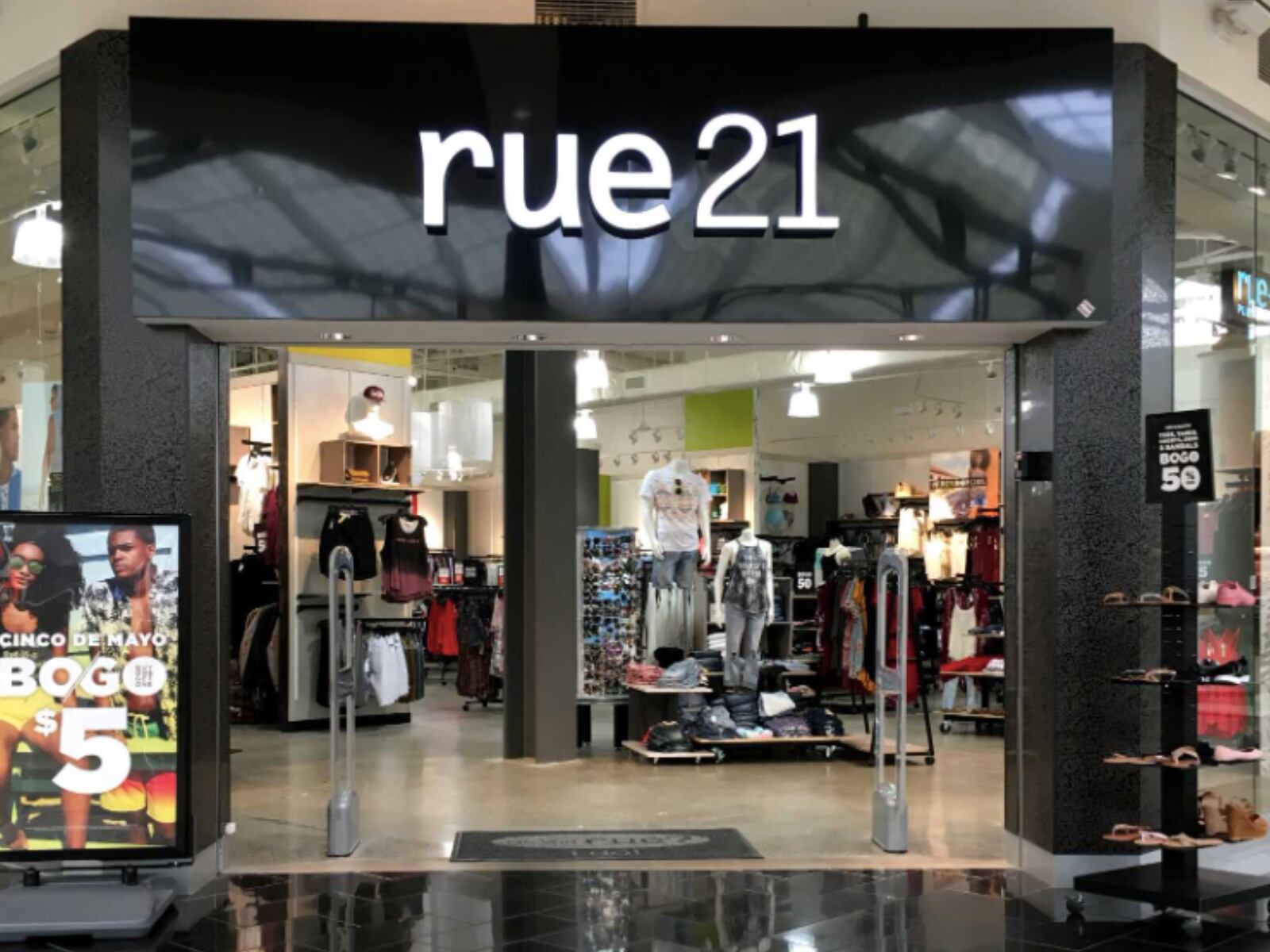 Sumérgete en los motivos que llevaron a rue21 a tomar la drástica decisión de cerrar 540 tiendas en Estados Unidos (Foto: AFP)