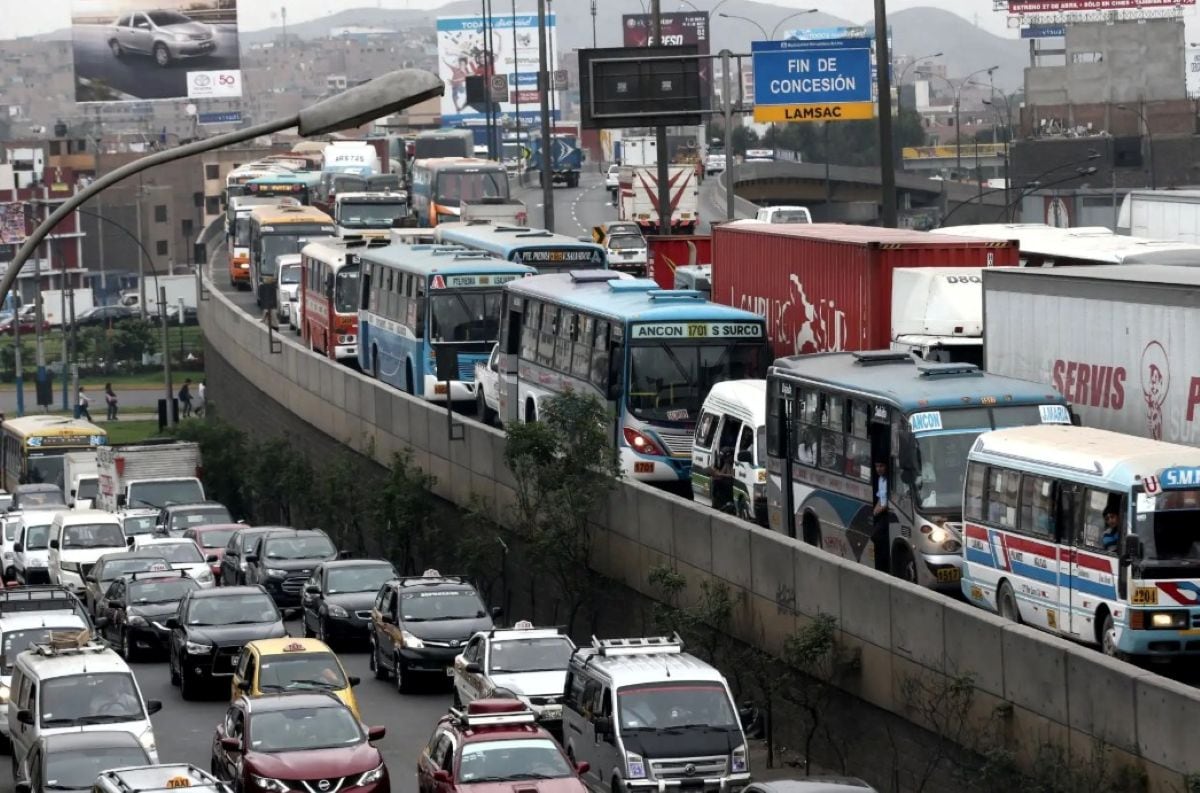 La AAP estimó que la congestión vehicular en Lima ocasiona pérdidas por alrededor de US$ 8,700 millones cada año. Foto: Andina.