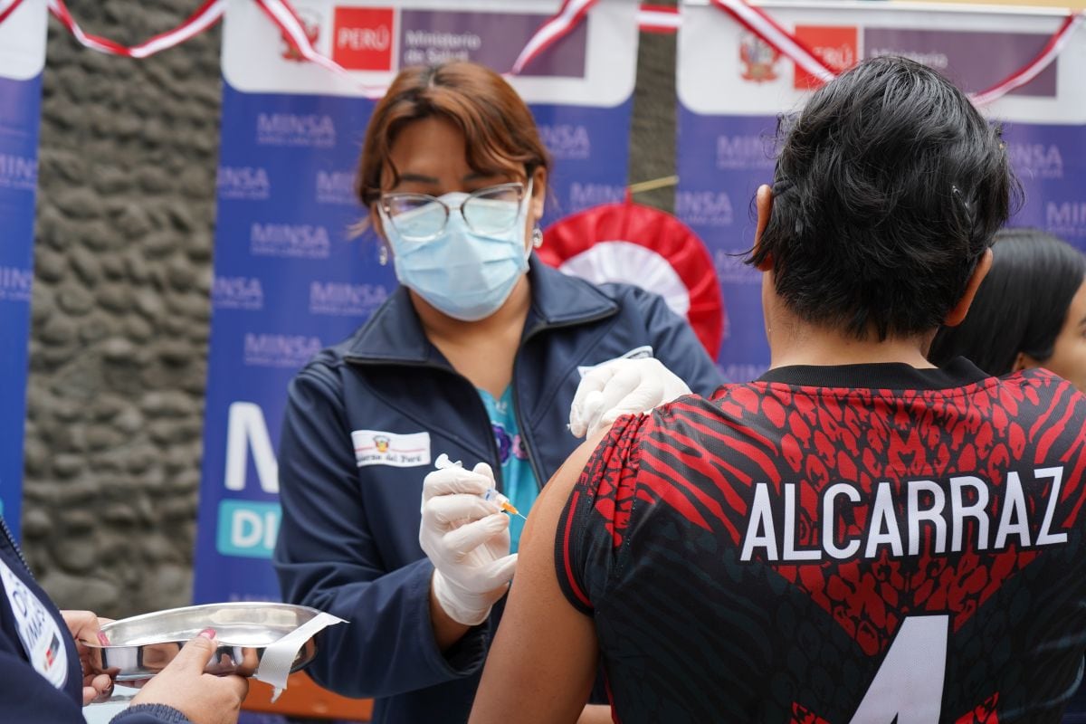 Autoridades mexicanas resaltaron la importancia de la vacunación para mitigar las complicaciones de la denominada 'supegripe'. Foto: Minsa