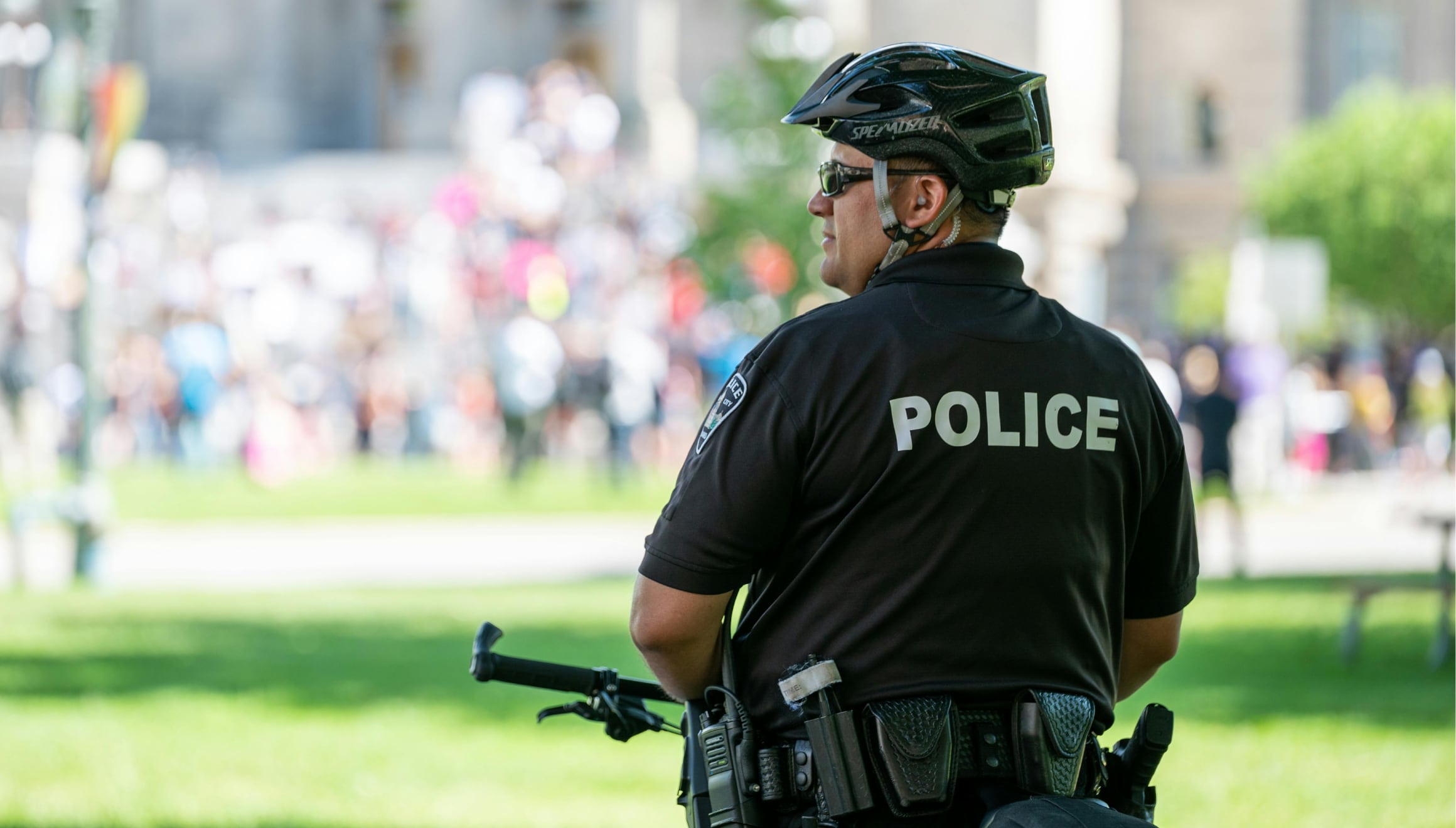 El trabajo de un oficial de policía suele ser muy demandante y hasta puede ser arriesgado para su vida (Foto: Pexels)