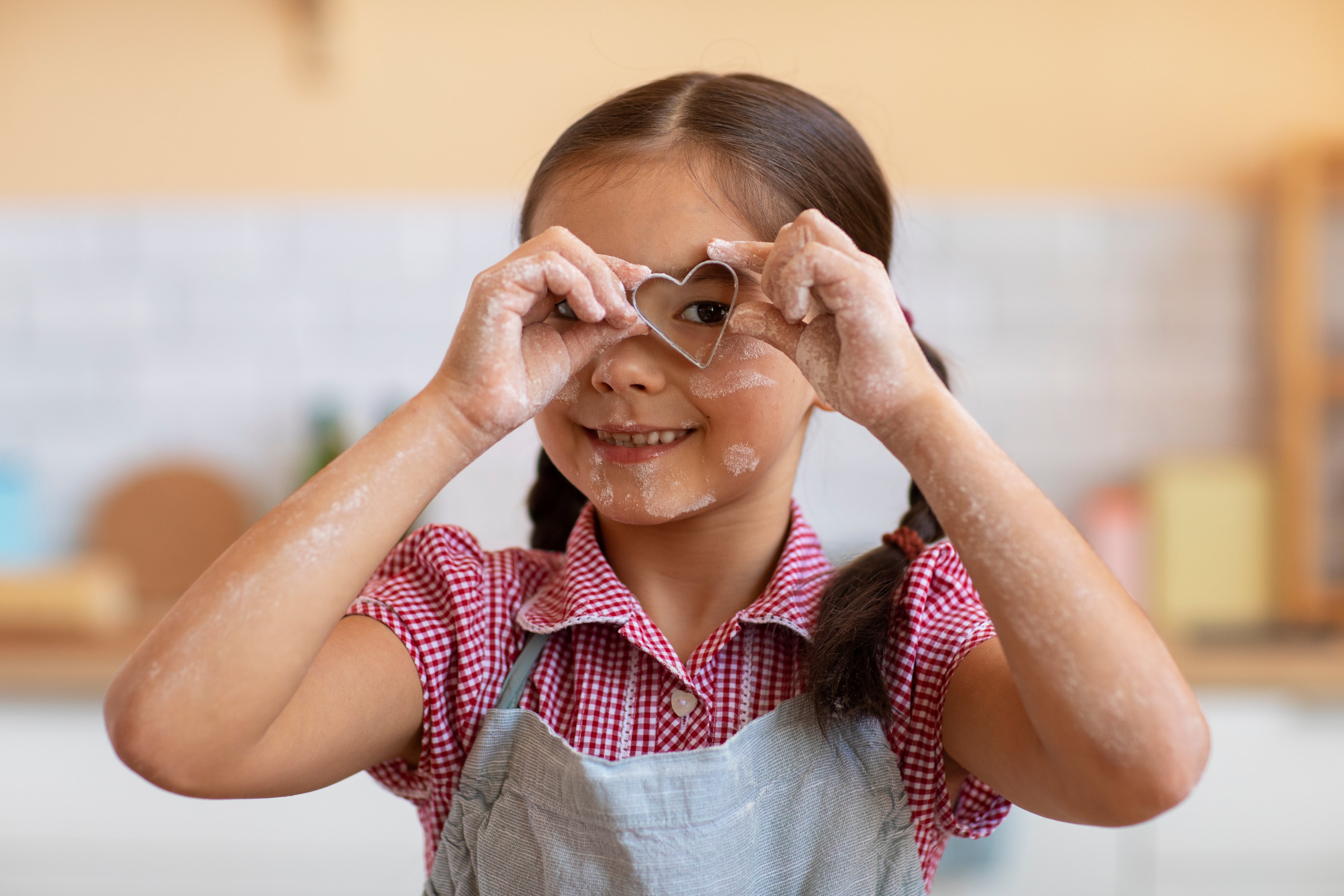 Muchos hispanos en Florida se ven en la obligación de dejar a sus niños en guarderías para trabajar y obtener ingresos (Foto: Freepik)