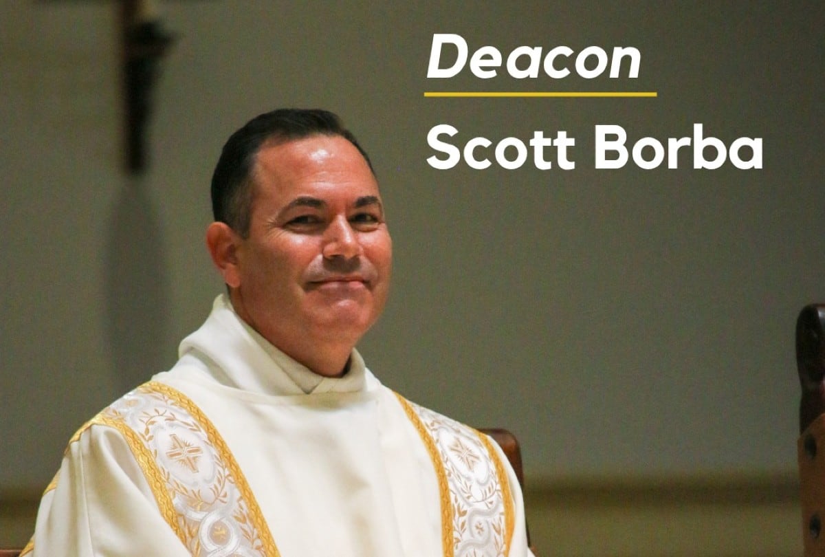 Después de triunfar con e.l.f. Cosmetics, Scott Borba sorprendió al ordenarse sacerdote y dejar atrás la fama de Hollywood. | Crédito: Facebook / Roman Catholic Diocese of Fresno