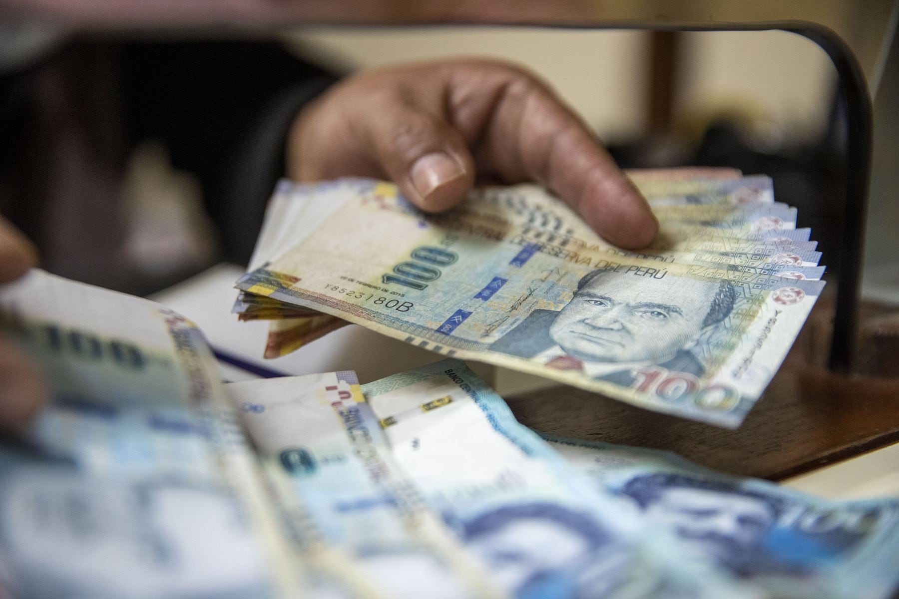 El MEF espera mantener el déficit fiscal dentro del rango previsto en 2026, pero aún se tienen dudas para el 2027 debido al mayor gasto corriente. (Imagen: Andina)