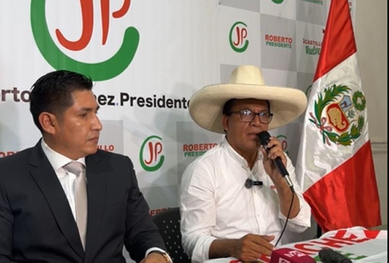 El candidato sostuvo que corresponde al sistema electoral proclamar los resultados y que se debe esperar esa declaración oficial, la cual debe ser aceptada por todos los candidatos. (Facebook: Roberto Sánchez)