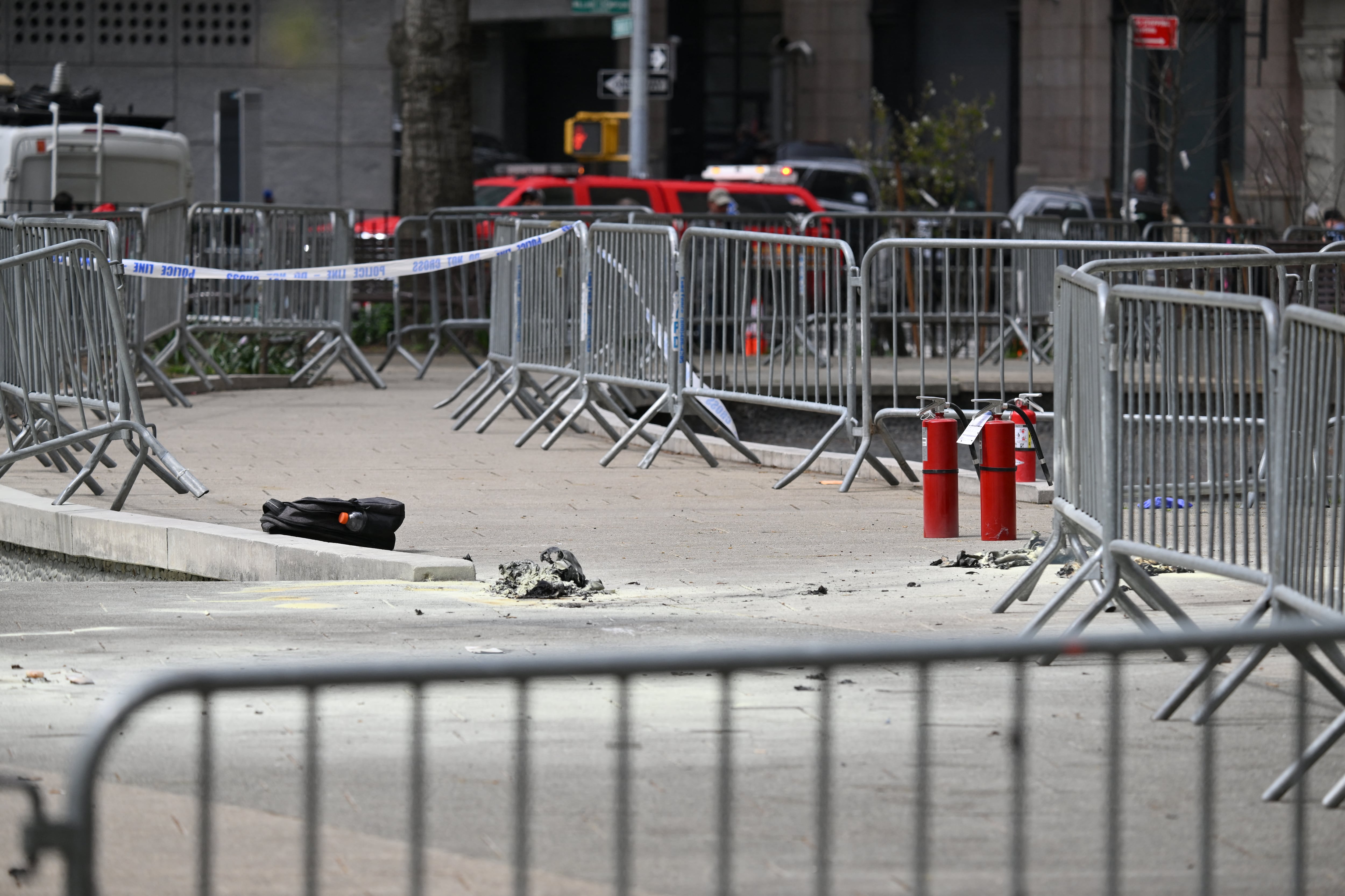 Los bomberos del lugar cercaron la escena donde ocurrieron los hechos (Foto: ANGELA WEISS / AFP)