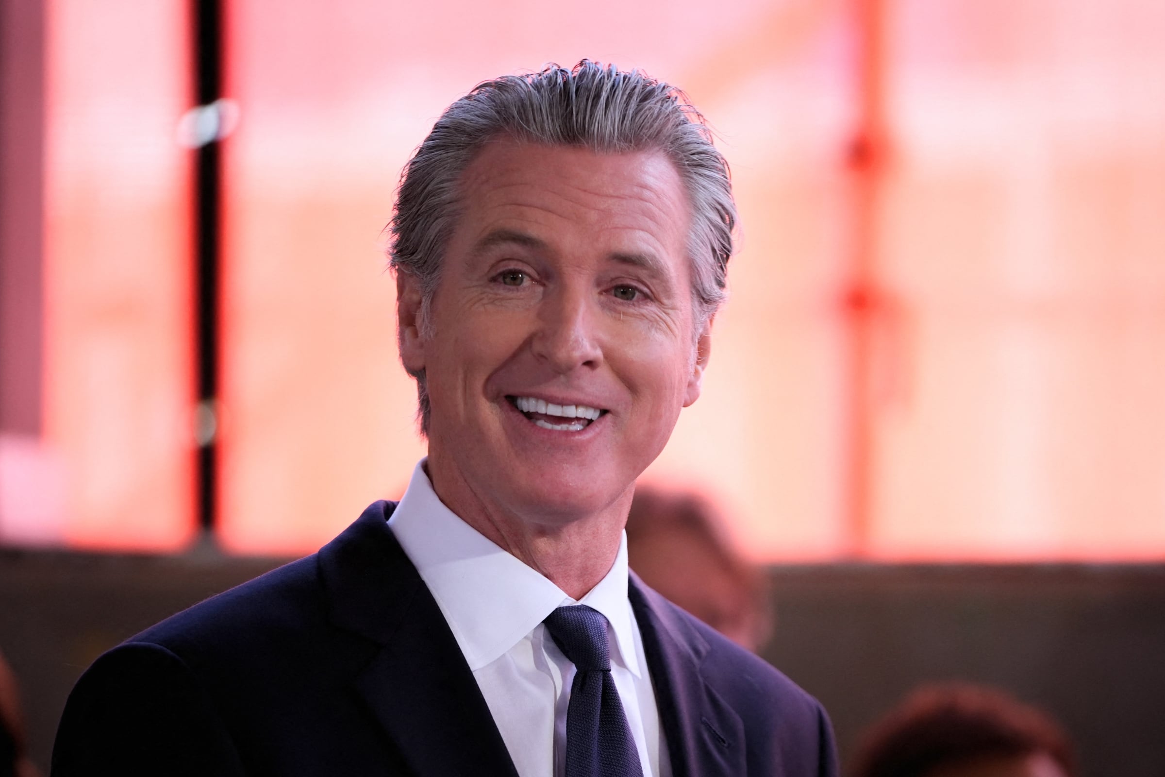 Gavin Newsom firmó esta ley el pasado sábado 22 de agosto (Foto: AFP)