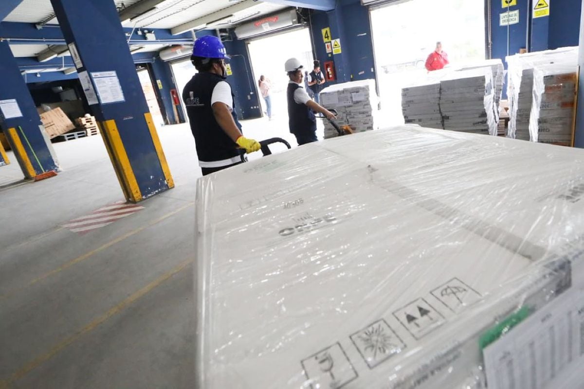 El material electoral comprende unas 1,880 parihuelas, equivalentes a aproximadamente 413 toneladas, que serán destruidas mediante trituración. Foto: ONPE.