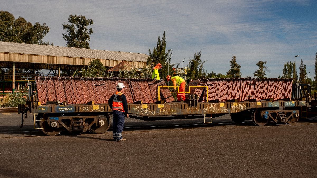 Cobre roza récord mientras se agrava la escasez de oferta en la LME