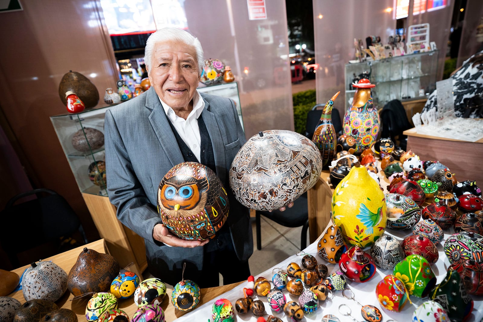 Manos llenas de historia: Artesanos de 9 regiones del país buscan posicionar sus productos en la Feria Exhibe Perú 2026, poniendo en valor la riqueza de su arte tradicional.