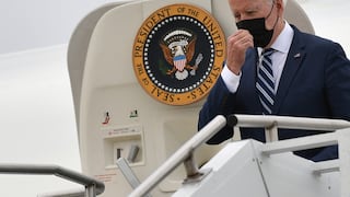 Biden quiere que aerolíneas paguen a pasajeros en EE.UU. por retrasos importantes