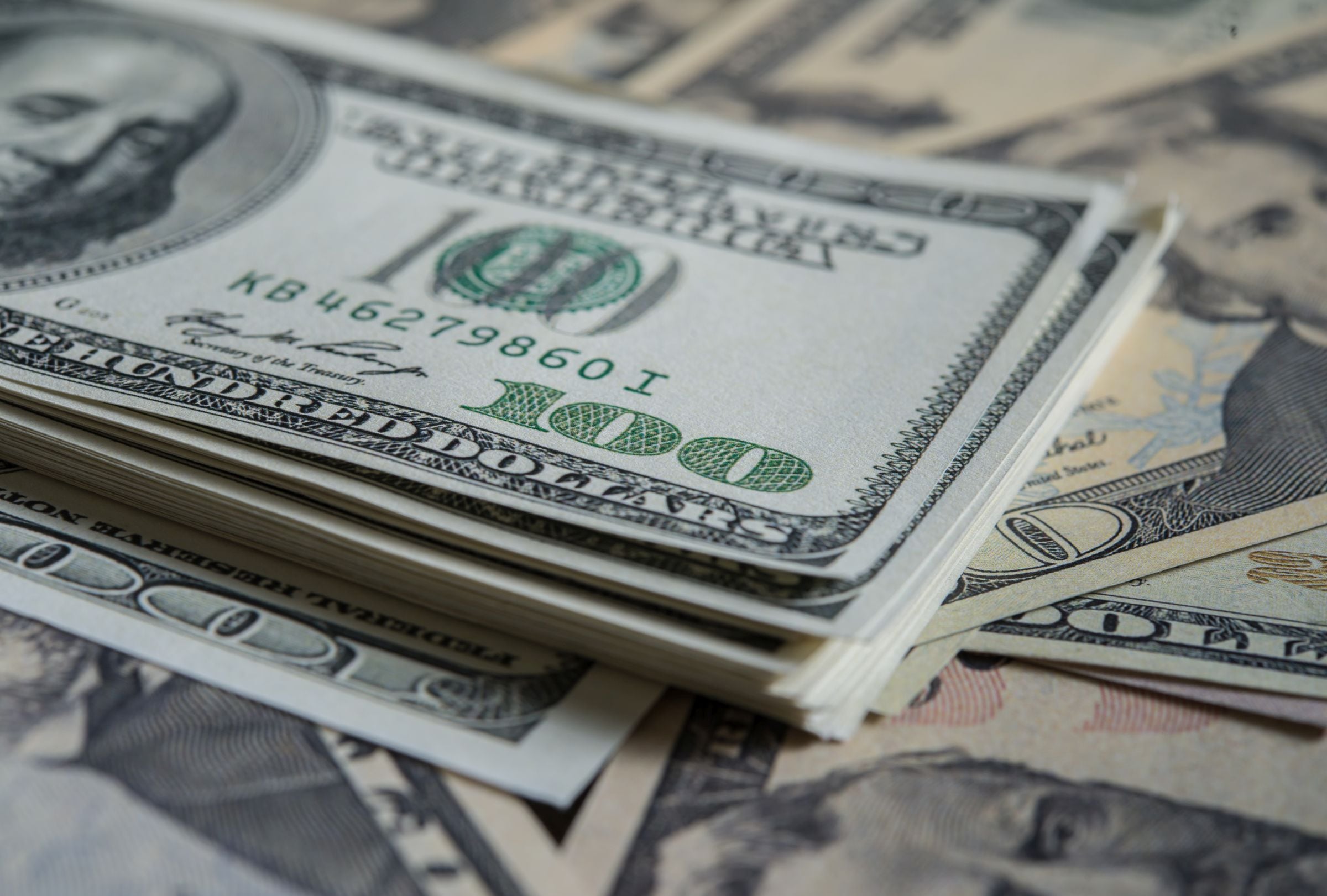 Durante la temporada de impuestos en Estados Unidos se mueven millones de dólares (Foto: Freepik)