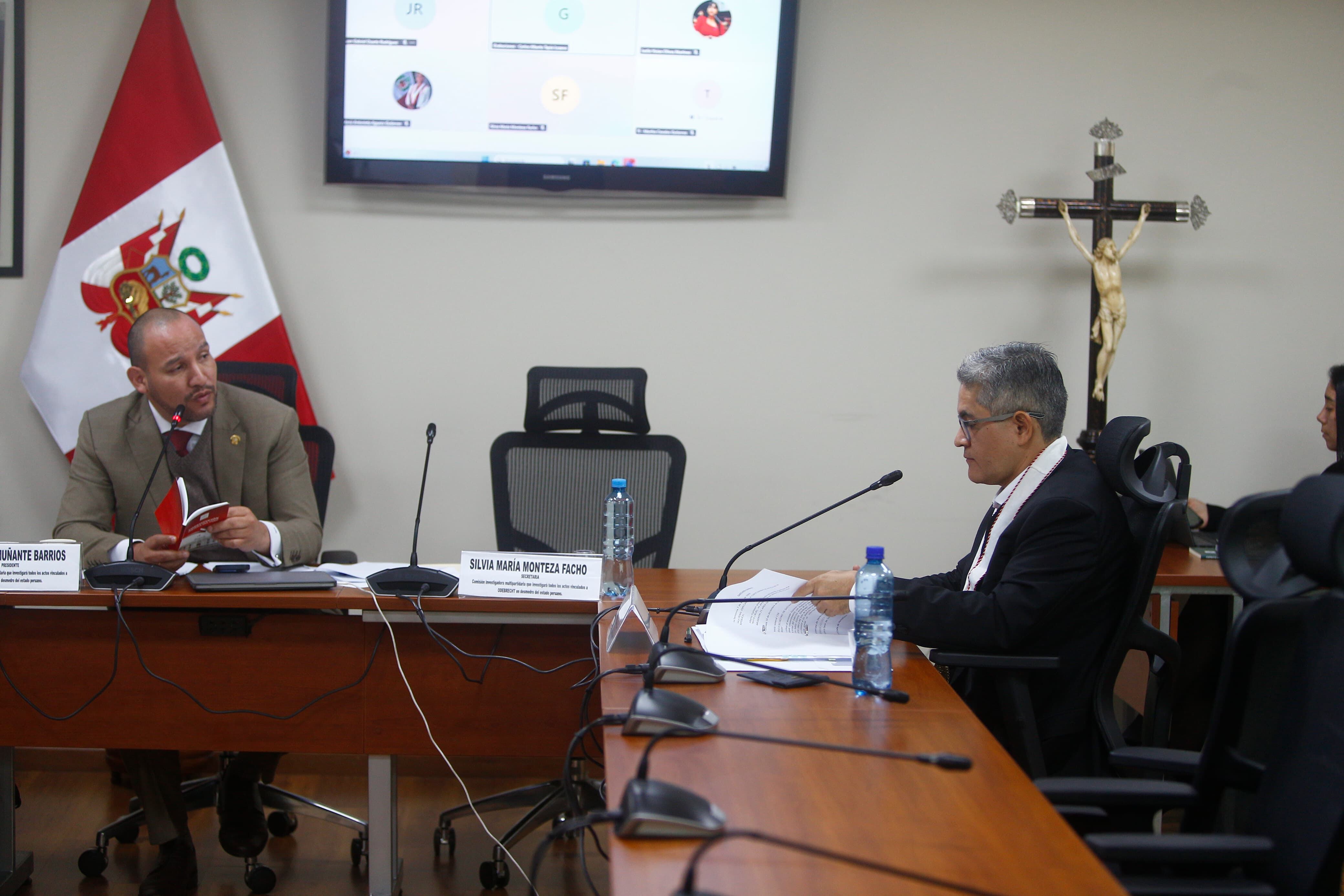 El presidente de la comisión investigadora del acuerdo de colaboración eficaz, Alejandro Muñante, y el fiscal José Domingo Pérez. (Foto: Mario Zapata N. / @photo.gec)