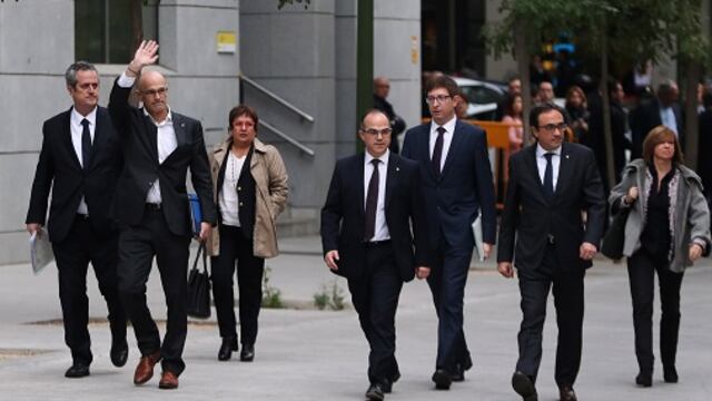 Jueza envía a prisión provisional a 8 miembros del gobierno catalán destituido